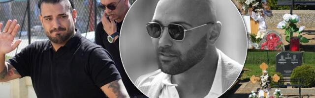 DARKO NOSI CRNINU, MAJKA BRANKA VIDNO UTUČENA: Porodica daje četrdesetodnevni pomen Draganu Laziću: Stigla i kuma Andreana Čekić (FOTO)