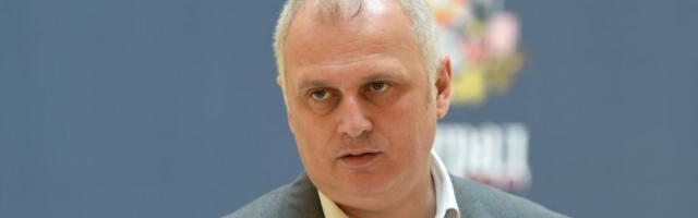 Vesić: Jovanović laik za finansije, a za vrtiće prosto - laže