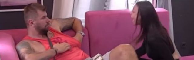 RASKID MAJE I JANJUŠA! Grca u suzama, sasula mu U LICE - P*ČKO JEDNA, UNIŠTAVAŠ ME! Ljubomorisao kao NIKADA - oženjen je, a njoj ZAMERA OVO! (VIDEO)