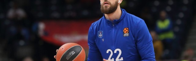Efesov prvenac u Berlinu, Plajs 23 poena, Micić dabl-dabl uz 13 asistencija