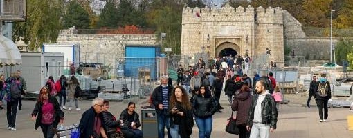 Danas oblačno, malo hladnije i ponegde sa slabom kišom