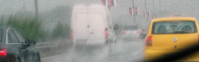 Возачима се због кише, суснежице и могуће поледице саветује опрезна вожња