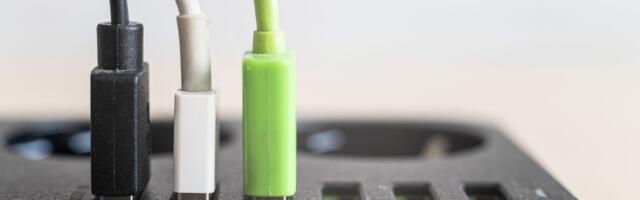 Bacate pare na skupe USB kablove: Saznajte kada vam treba najbrži, a kada ne