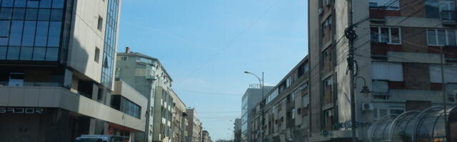 Muškarac poginuo posle pada sa zgrade