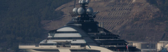 Суперјахта руског олигарха прошла кроз Ормуски мореуз