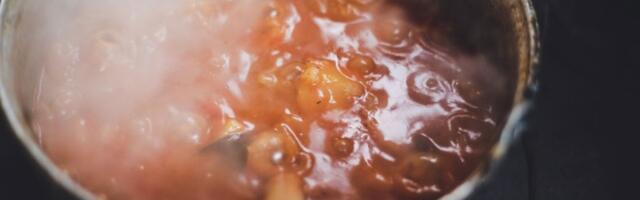 Gulaš kao iz bakine kuhinje, ali sa tajnim dodatkom: Jedan slatki sastojak menja sve