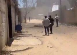 (UZNEMIRUJUĆI VIDEO) BRUTALAN NAPAD IZRAELA: Dva mladića pogođena raketom dok su se vozili na bicikli u Gazi!