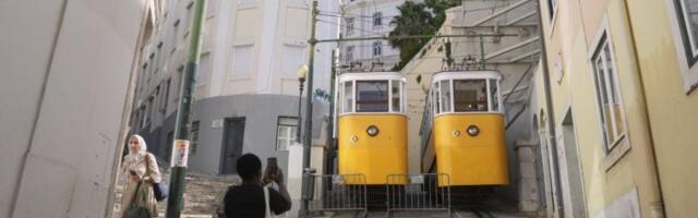 UPOZORENJE ZA SRPSKE TURISTE: U ovoj zemlji SVE JE STALO! Počeo masovni štrajk, nema vozova i aviona! POTPUNI JE KOLAPS (VIDEO)