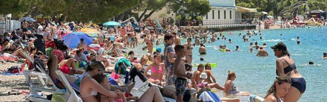 "OVO VIŠE NIJE ODMOR!" Turisti odlepili zbog prizora sa poznate plaže u Hrvatskoj, ovo skoro nije viđeno (VIDEO)