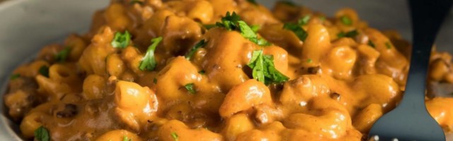 Čizburger pasta je novi hit: zaboravite na bolonjeze i karbonaru, ovo je mnogo ukusnije!