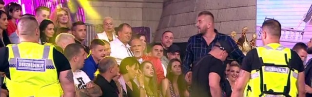 JANJUŠ NASRNUO NA TAKIJA: Obezbeđenje HITNO reagovalo, tenzija dostigla vrhunac, pale ozbiljne PRETNJE!