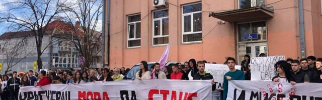 Đaci i profesori Prve kragujevačke gimnazije podržali su Ekonomsku školu da stupi u blokadu