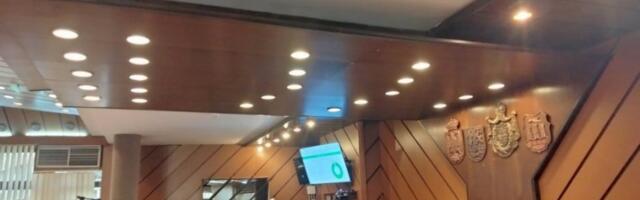 DOBACUJU, VIČU, DRŽE PAROLE: Opozicija opet ometa rad Skupštine grada Novog Sada - u sali i Brajan Brković (FOTO)