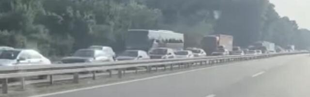 Lančani sudar na auto-putu, ogromna kolona kod isključenja za Smederevo (VIDEO)