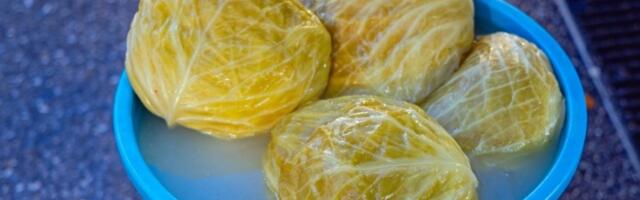 Samo ovako će vam kiseli kupus biti žut kao dukat: Tajna je u OVOM sastojku