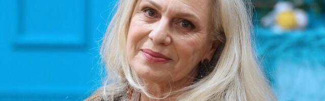 "ZAMOLILA SAM PRIJATELJA DA ME ZAPOSLI U RADNJI" Pevačica bila prinuđena da se kao samohrana majka bori za opstanak: Nemamo para za mleko...