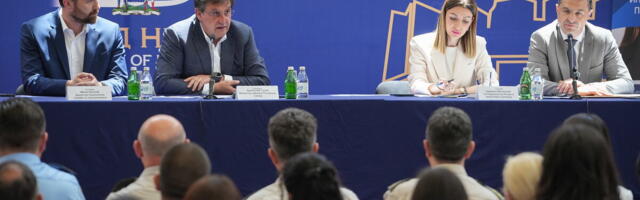 MINISTRI GAŠIĆ I MESAROVIĆ U NIŠU PREDSTAVILI MOGUĆNOSTI ZAPOSLENJA: Vojska Srbije otvorila brojna radna mesta (FOTO)