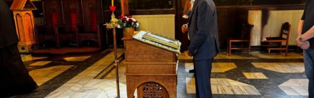 "NEKA NAS PETROVDAN PODSETI DA..." Premijer Đuro Macut čestitao danas svim vernicima veliki praznik! (FOTO)