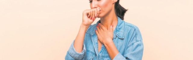 BILJNI NAPICI PROTIV UPORNOG KAŠLJA! Evo koji su najbolji za iskašljavanje i olakšavanje tegoba