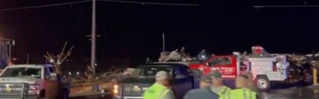 TORNADO SRAVNIO SA ZEMLJOM GRAD U TEKSASU: Tri osobe poginule, šteta ogromna, snimci sa lica mesta JEZIVI (VIDEO)