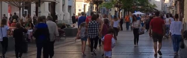 Užas u Knez Mihailovoj, otpao prozor (VIDEO)