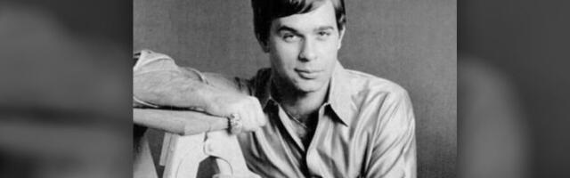 Odlazak LEGENDE: Slavni pevač umro u 82. godini