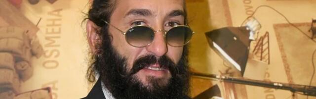 Nije ni otvorio pakovanje viršli, nego stavio celo plastično pakovanje u vrelu vodu: Fanatici rijalitija gledaju i krste se!