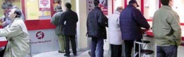 Ugurao mi "soma" i otrčao, a ja sam tražio samo vatru: Penzioner Miroljub postavio momku ispred kladionice pitanje pa ostao zatečen