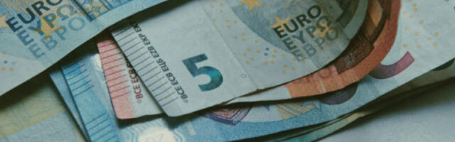 Evrozona u oktobru zabeležila 18,4 milijarde evra suficita u trgovini robom