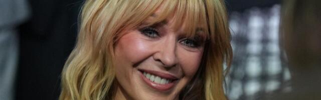 Ima 57 godina, ali ne i bore da to dokaže: Kajli Minog se neguje prilično jednostavno, a glavni savetnik joj je mama!