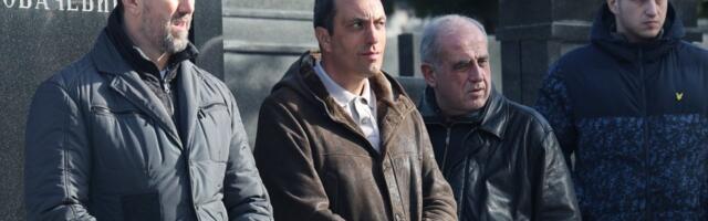 Pomen Željku Ražnatoviću Arkanu: Evo ko je prvi stigao na groblje (FOTO/VIDEO)