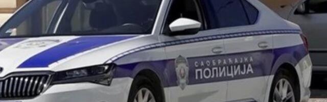 Teška saobraćajka u Balugama: Teretnjak sleteo sa kolovoza