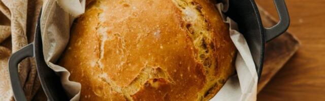 Domaći hleb bez kvasca od samo 5 sastojaka: Iznutra mekan kao duša, spolja savršeno hrskav