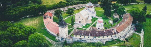 Čudo u Manastiru Studenica: "Neko nevidljiv nežno mi je obrisao oči i bolovi su nestali kao rukom odneseni"