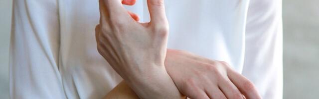 Tri najčešća razloga zašto vam ruke drhte