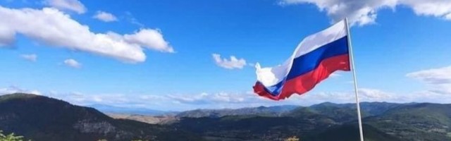 Тробојка осванула изнад Звечана: Руска застава се вијори на Косову и Метохији /фото, видео/
