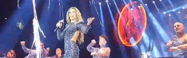 CELA ARENA NA NOGAMA, FANOVI PALI U  TRANS! Tea Tairović sva u kristalima izašla na veliku binu, pa zapevala ovaj hit (VIDEO)