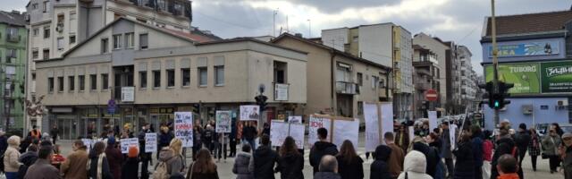 Kragujevčani 10. dan zaredom na 15 minuta blokirali raskrsnicu kod  Uzora  (FOTO)