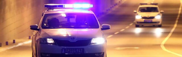 HOROR ISPRED ŠKOLE U NOVOM PAZARU! Otac učenika uleteo među decu i pesnicom slomio vilicu dečaku!