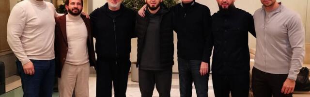 Islam Mahačev doputovao u Beograd, dočekali ga ministar Darko Glišić i čelnici MMA i bokserskog saveza Srbije