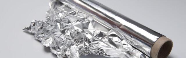 Dve kašike sirćeta na aluminijumsku foliju čine čuda, kad vidite čemu služe odmah ćete otrčati u kuhinju