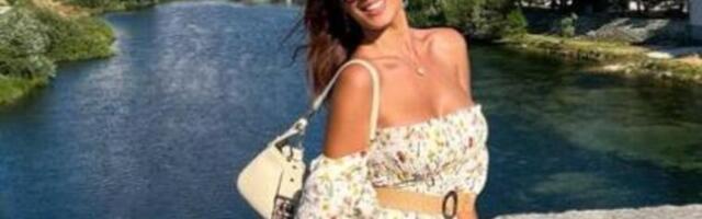 POPULARNOST JE STEKLA KAO VODITELJKA, A MALO KO ZNA DA JE PEVALA NA SUNČANIM SKALAMA: Evo kako je izgledao nastup Nine Radulović (FOTO)