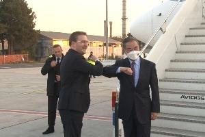 Шеф кинеске дипломатије стигао у Београд, дочекао га Селаковић