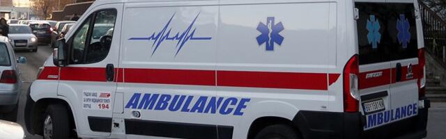 Motociklista (50) udario u banderu, teško povređen