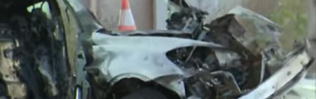 Mladići i devojke ŽIVI IZGORELI u autu (FOTO, VIDEO)