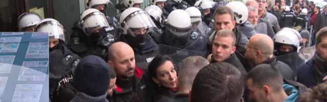 Blokada suda i tužilaštva u NS: Opozicija traži pravdu, policija stigla