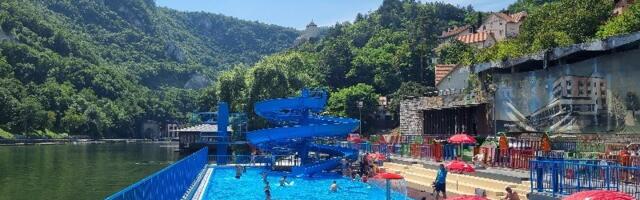 Kraj kupališne sezone na plaži i dečijem bazenu