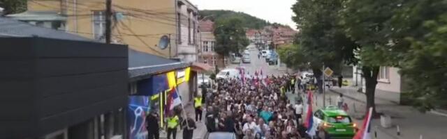 Protivnici blokada šetali večeras u Lebanu, Vlasotincu i Medveđi