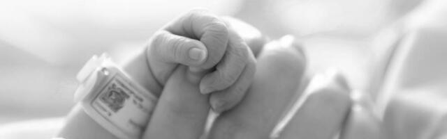 BEBA U TEŠKOM STANJU POSLATA PRIVATNIM AUTOM U BOLNICU JER NIJE BILO SANITETA! Evo od čega je preminula beba iz Konjica