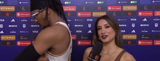 ATRAKTIVNA VODITELJKA OSTALA U ŠOKU ZBOG POTEZA KOŠARKAŠA ZVEZDE! Moneke prišao fatalnoj Turkinji, pa joj okrenuo leđa! Nasmejao sve, pa poslao jaku poruku